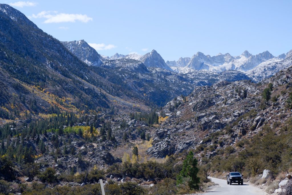 去North Lake的山路，西边面对Sierra